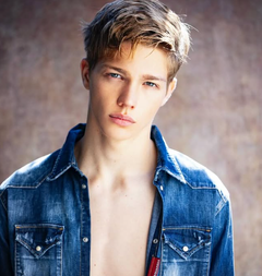 Edoardo Miulli interpreta Giona Sandrini