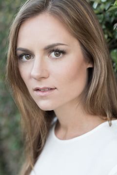 Hanna Oldenburg interpreta Yacht Steward