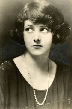 Faire Binney interpreta Mrs. Frazier (Uncredited)