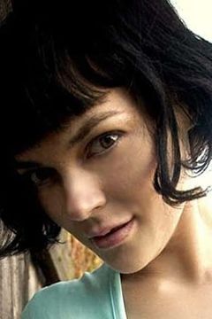 Liz Clare interpreta Dancer