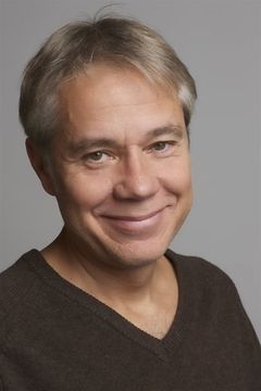 José Paul interpreta Merlin's Son (uncredited)