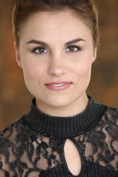 Emily Jordan interpreta Creekwood Girl