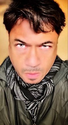Adam Alexi-Malle interpreta Jacques Carcanogues
