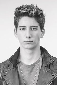 Milo Manheim interpreta Ryan