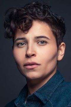 Donia Kash interpreta Suzette