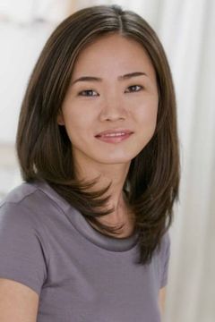 Azumi Tsutsui interpreta Japanese Interviewer