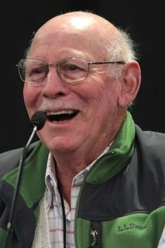 Alan Oppenheimer interpreta Rockbiter / Falkor / G'mork / Narrator (voice) (uncredited)