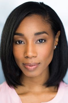 Enisha Brewster interpreta Val