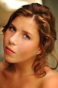 Charlotte Christie interpreta Casey Shaw