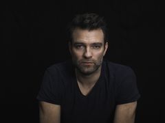 Jakob Seeböck interpreta Lukas Roither