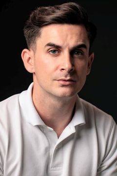 Alex Radu interpreta George Klein
