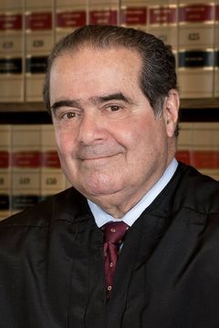 Antonin Scalia interpreta Self (archive footage) (uncredited)