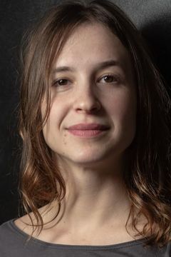 Lucie Gallo interpreta Jeanne Delacroix