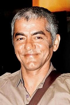 Asif Basra interpreta Purohit N. Virajnarianan