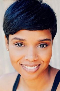 Rosalyn R. Ross interpreta Chenise