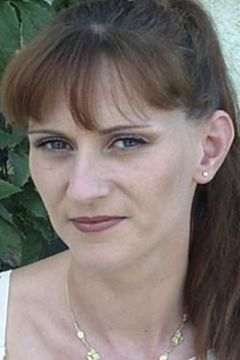 Pascaline Girardot interpreta Domestic