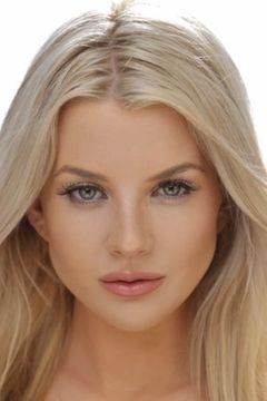 Baylee Curran interpreta Alice