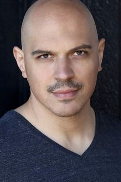 Adrian Matilla interpreta Goateed Latino