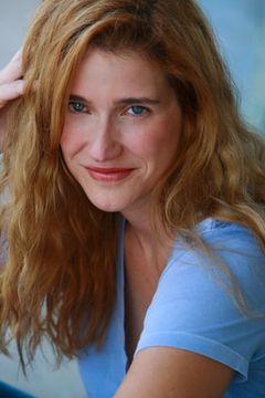 Yvonne Landry interpreta Motel Clerk