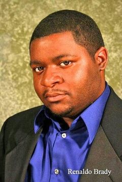 Renaldo Brady interpreta Officer Gannon