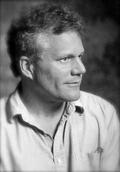 Peter Hastings interpreta Dog Man / Officer Knight / Harold's House (voice)