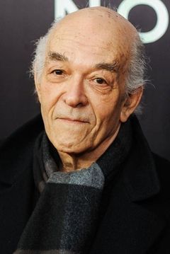 Helio Pedregal interpreta Alicia's Father