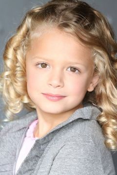 Giselle Eisenberg interpreta Skylar Belfort (4 Years Old)
