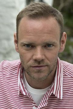 Joe Absolom interpreta Al Large