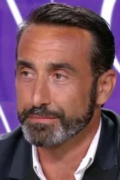 Olivier Benkemoun interpreta Journalist Antenne 2