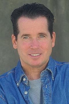 Tim Quill interpreta Alan Sosa