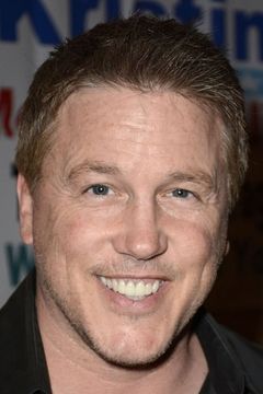 Lochlyn Munro interpreta Dan Donner