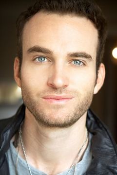 Zack Gold interpreta Aiden