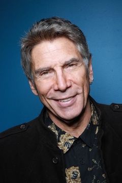 Mark Goodman interpreta Waiter