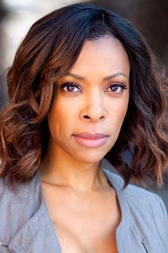 Cathy Salvodon interpreta Detective Sue 'Soupie' Peters