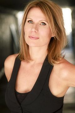 Pamela Gray interpreta Mrs. Diana Barzoon