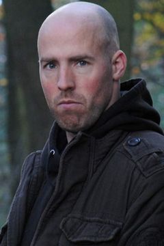 Rory Mulroe interpreta Hans