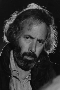 Robert Towne interpreta Self - Screenwriter