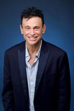 Ron Maestri interpreta Parent