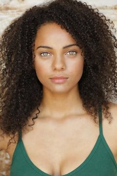 Aleyse Shannon interpreta Kris Waterson