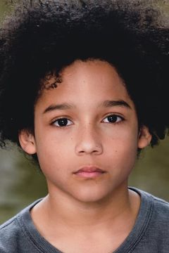 Jonathan Billions interpreta Little Boy Kyle