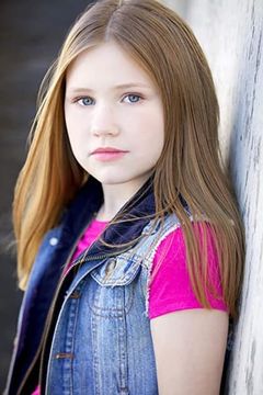 Mikaya Fisher interpreta Kara Aged 11