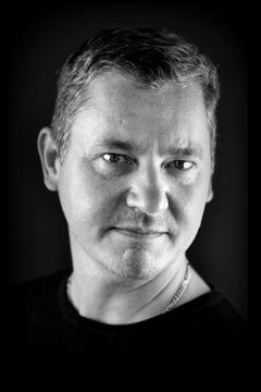 Nathan Robinson interpreta Soldier