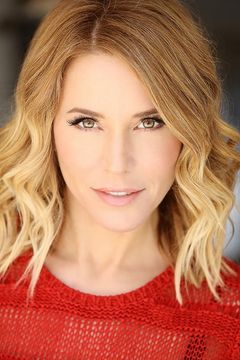 Kristen Dalton interpreta Gwen
