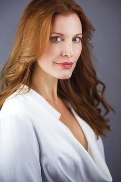 Rachel York interpreta (voice)