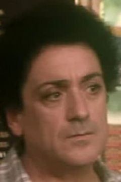Vinicio Diamanti interpreta Homosexual at Cinema (uncredited)