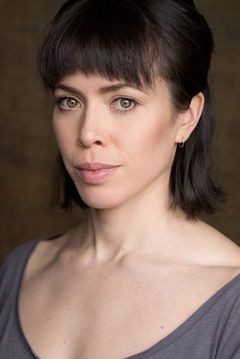 Fiona Hampton interpreta Amelia