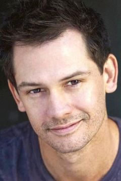 Ric Maddox interpreta Lieutenant One