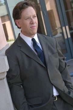 David Pearl interpreta Stock Trader (uncredited)