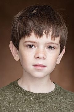 Miles Ekhardt interpreta Matthew Clement