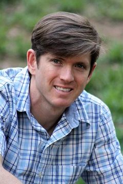 Jason Charles Hill interpreta School Kid